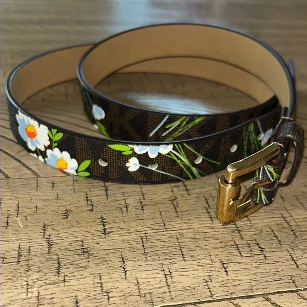 Michael Kors Daisy 🌼 MK Logo Belt Vegan 🌱 Chic Design! Large!
